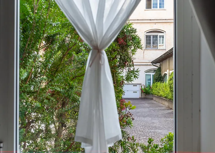 Iflat Peaceful Retreat In Monti S Old Print Shop *